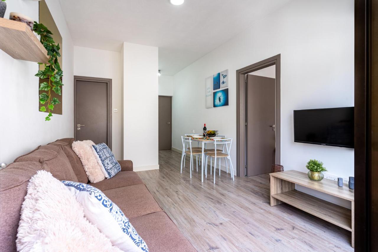 Eleni'S 1-Br Apt In Larnaca Center Екстериор снимка